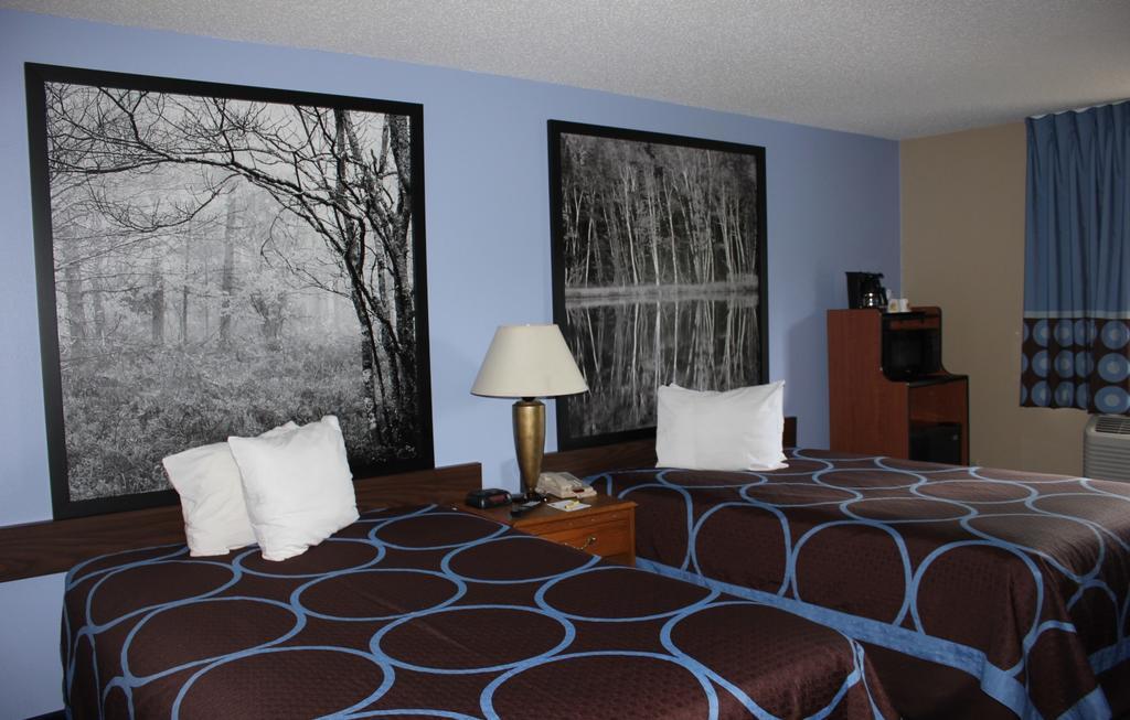 Super 8 By Wyndham Adrian Otel Dış mekan fotoğraf